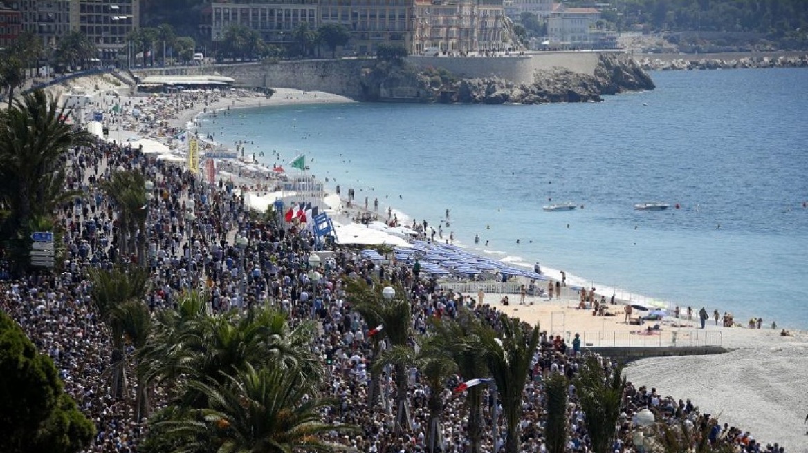 Ενός λεπτού σιγή για τους 84 νεκρούς από την επίθεση στη Νίκαια